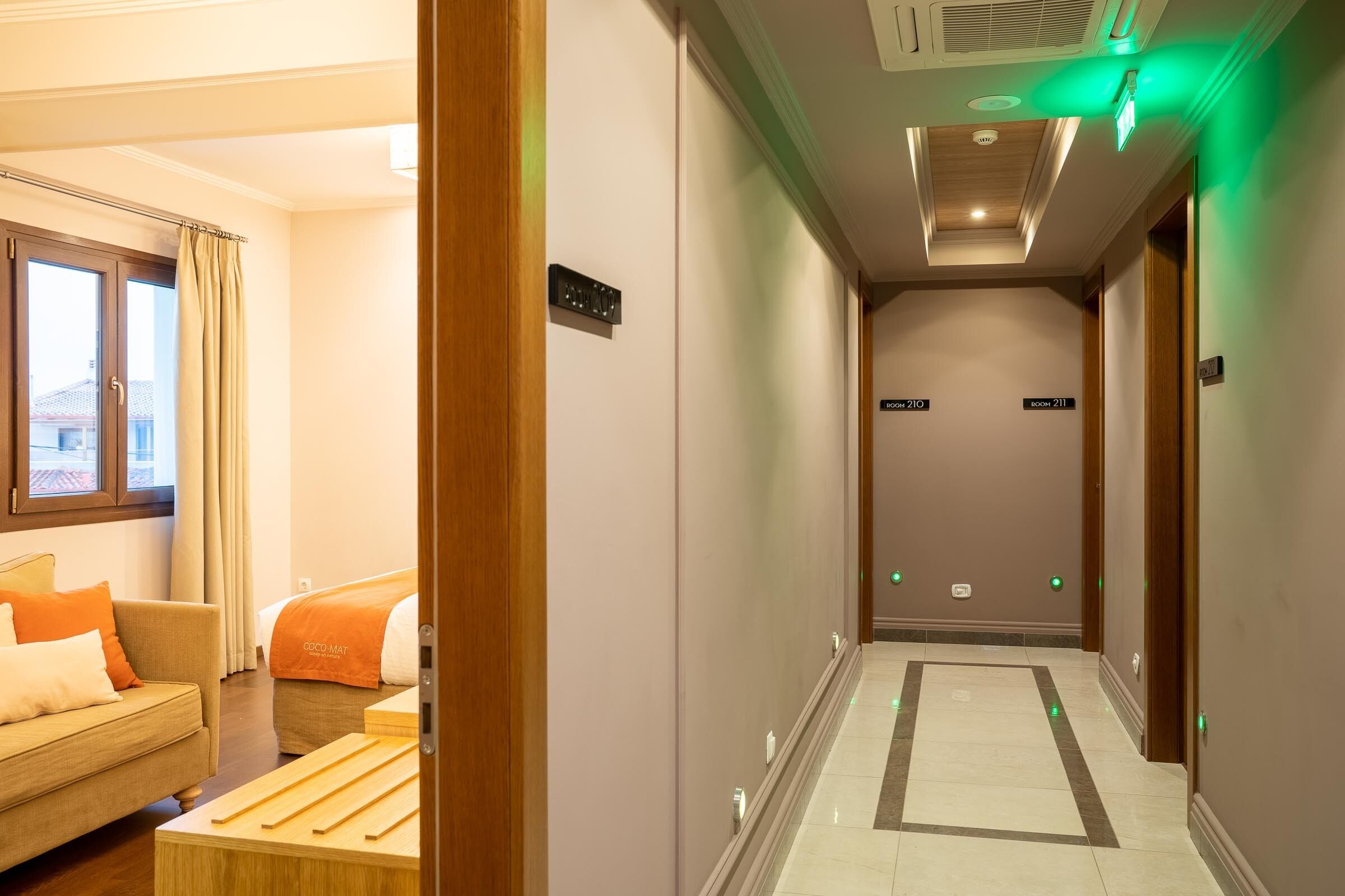 standard triple room | 1 bedroom, premium bedding, in-room safe, desk