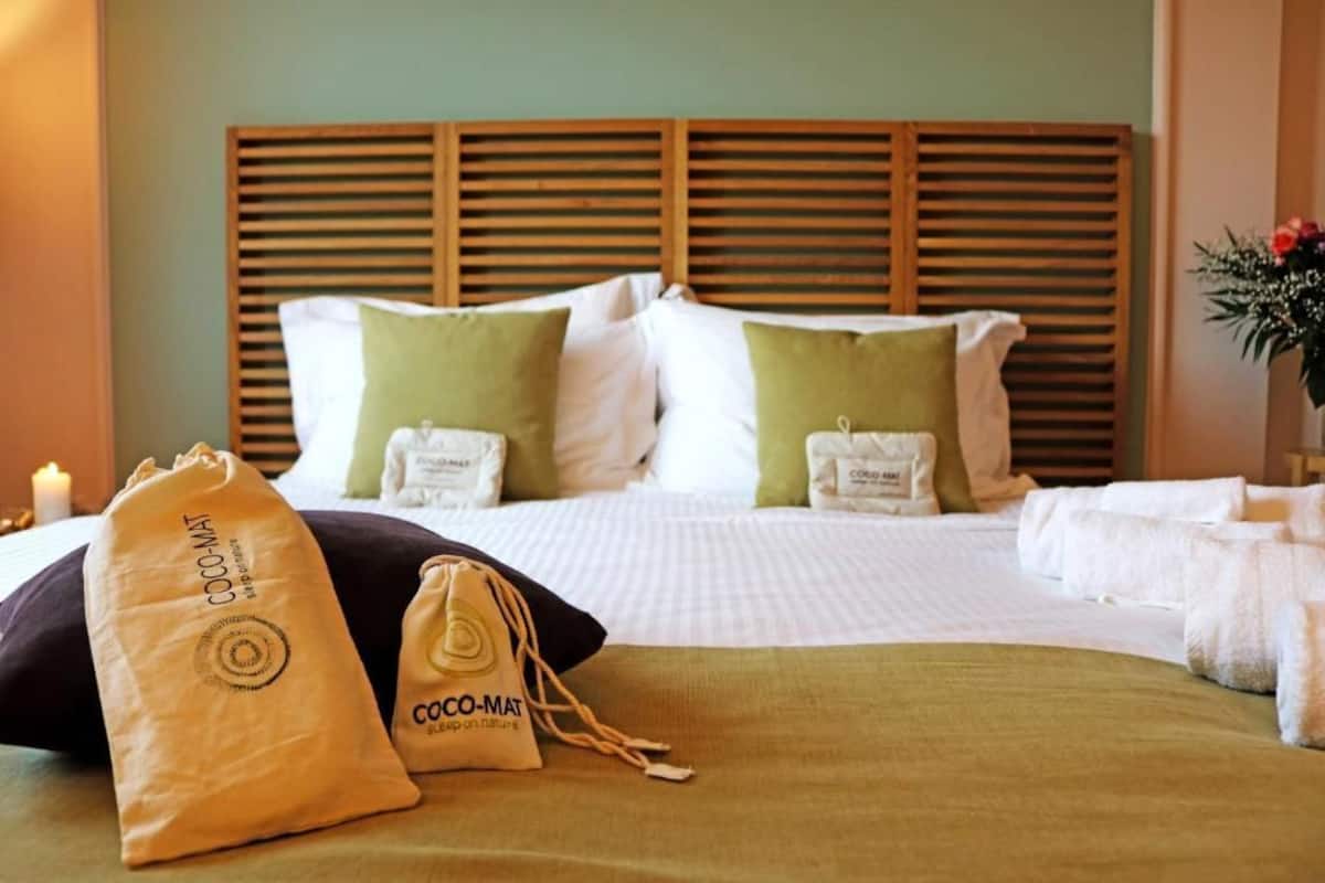 superior double room | 1 bedroom, premium bedding, in-room safe, desk