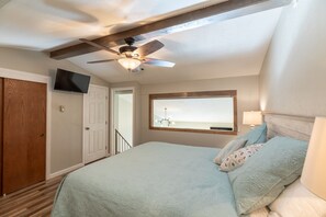 2 bedrooms, desk, iron/ironing board, free WiFi - Skiers and sunset lovers (Stateline)