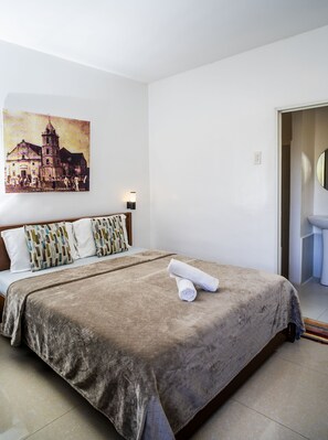 デラックス ダブルルーム パティオ | 遮光カーテン、WiFi (無料)