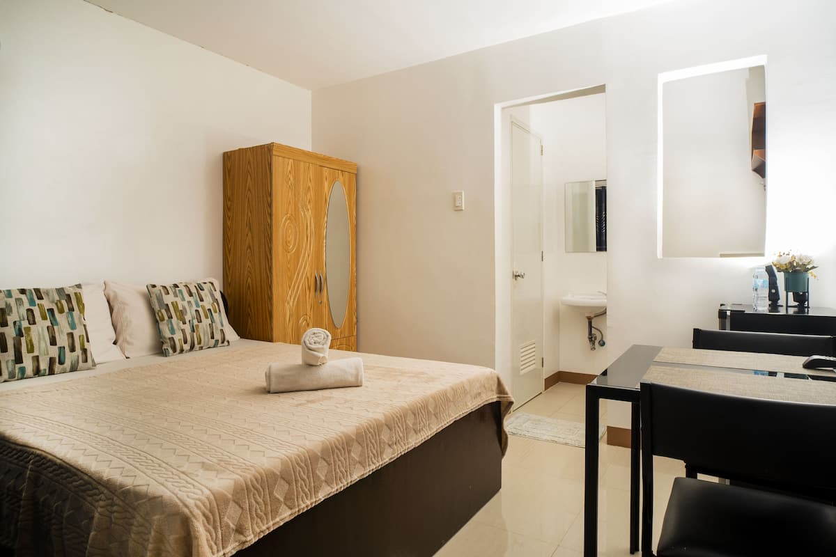 Estudio estándar, cocineta | 1 habitación, cortinas blackout y wifi gratis