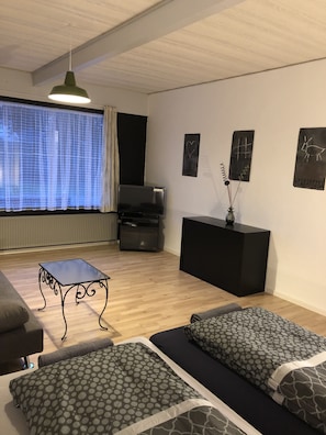 Design Room, Garden View (room 8)