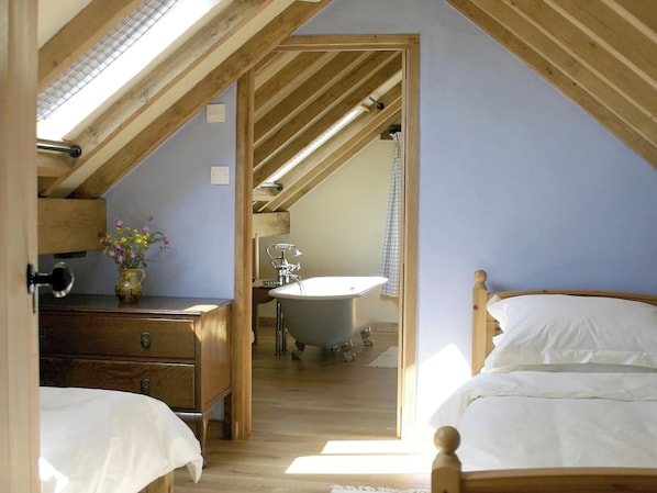 3 bedrooms, free WiFi, bed sheets