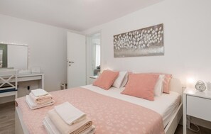 2 bedrooms, in-room safe, travel cot, free WiFi
