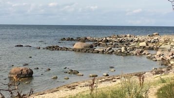 Nära stranden och kajakpaddling