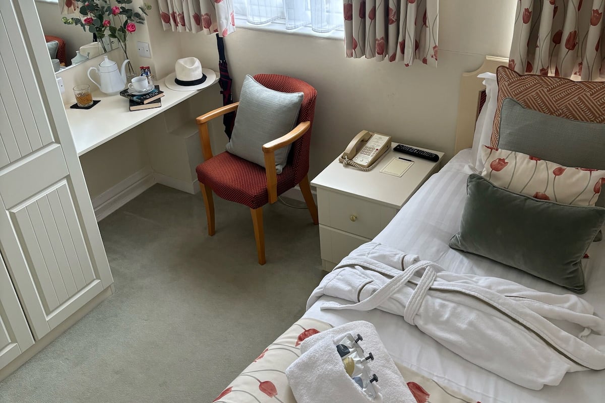 Single Room | 1 bedroom, individually decorated, individually furnished, desk