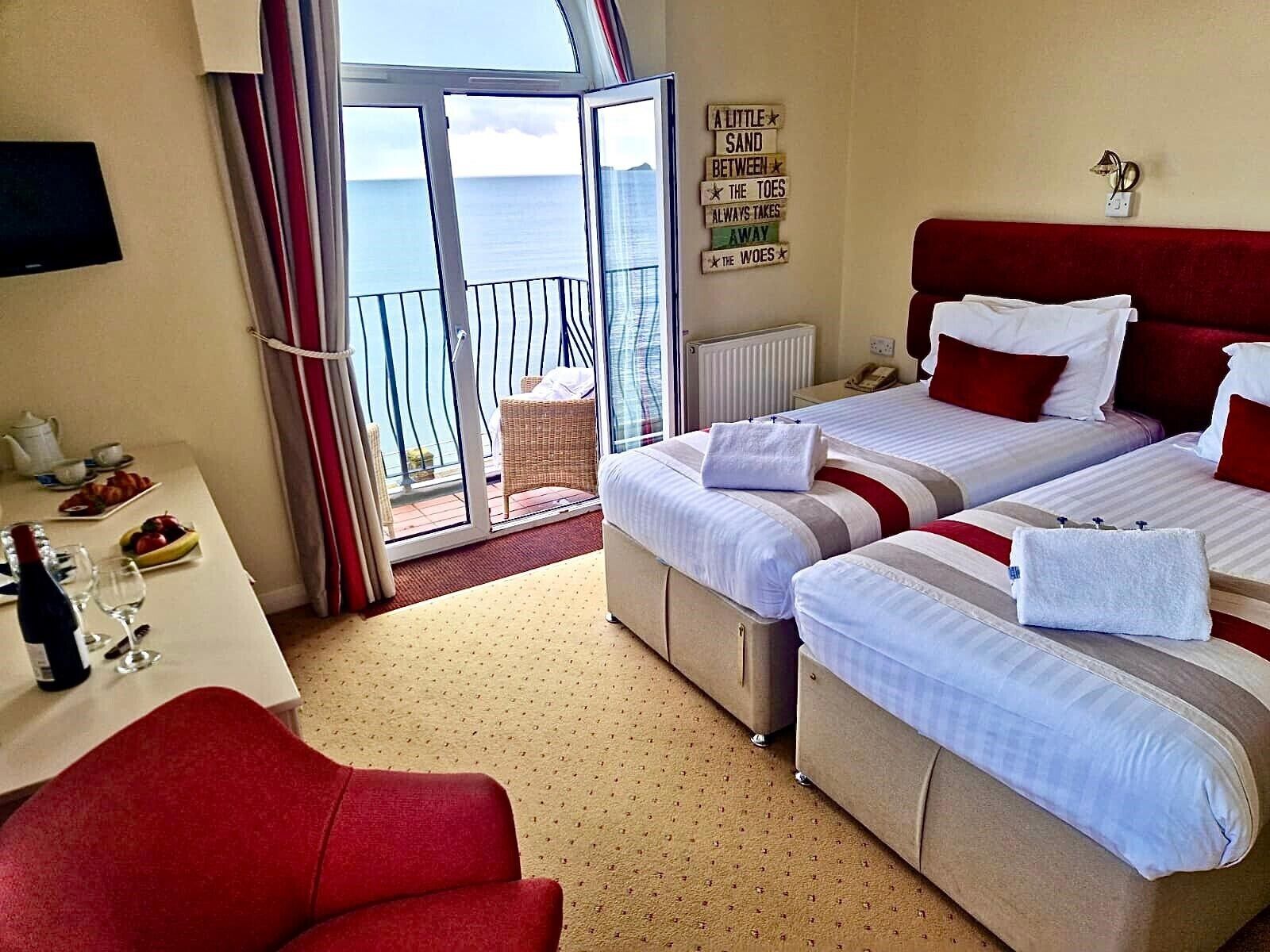 Standard Twin Room, Sea View | Individually decorated, individually furnished, desk, blackout curtains