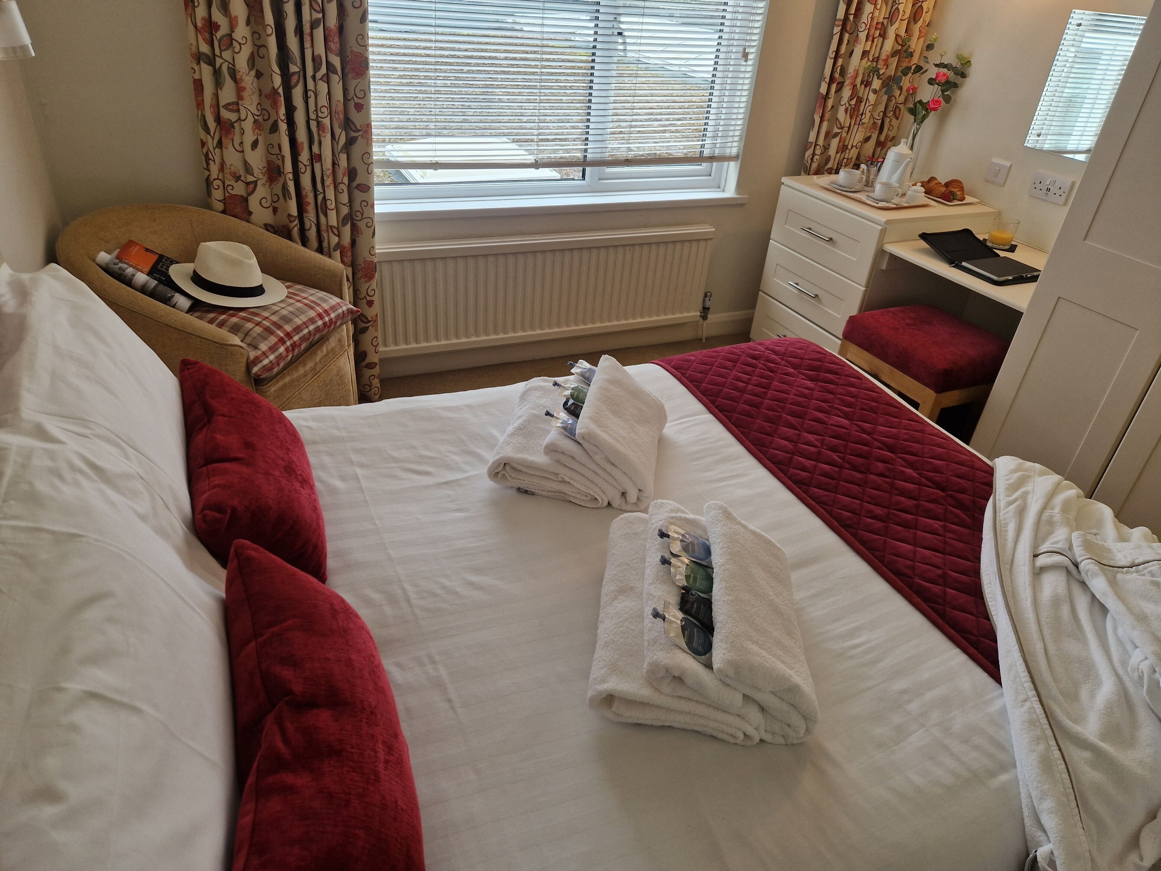 economy double room | 1 bedroom, individually decorated, individually furnished, desk