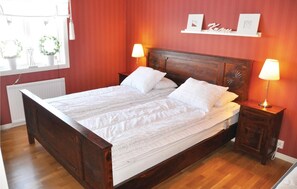 2 bedrooms, travel cot, free WiFi