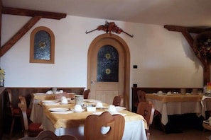 Desayuno buffet (EUR 5 por persona)