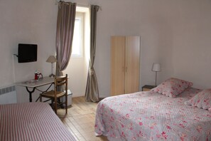 Individually decorated, blackout drapes, free WiFi, bed sheets