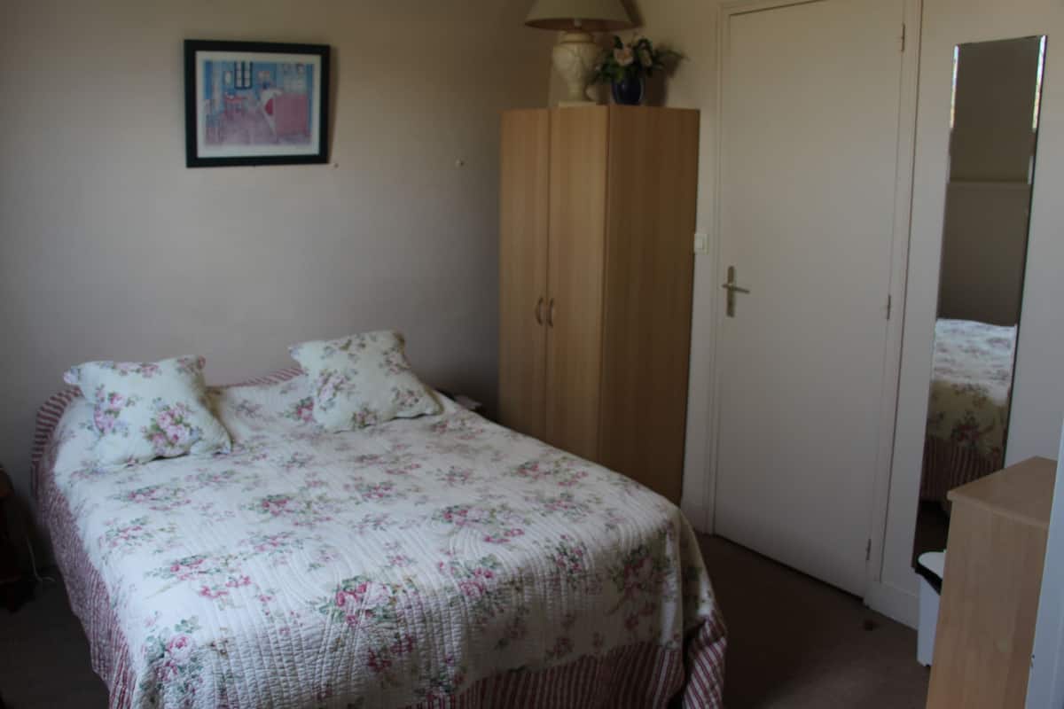 Standard Room, 1 Double Bed, Garden View | Blackout curtains, free WiFi, individually decorated, bed sheets