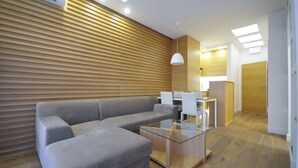 Classic Apartment, City View | Living area | Flat-screen TV - Montesa Apartments 2 (Budva)