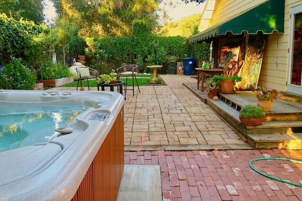 500-gallon hot tub in side yard!