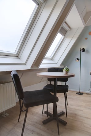 Kahden hengen standard-huone | Tallelokero huoneessa, pimennysverhot, vauvansängyt, ilmainen Wi-Fi