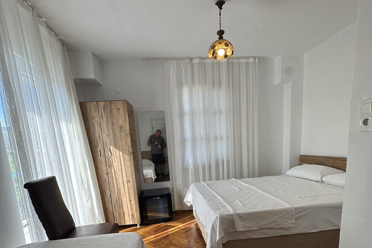 Kolmen hengen huone | Ilmainen Wi-Fi, vuodevaatteet