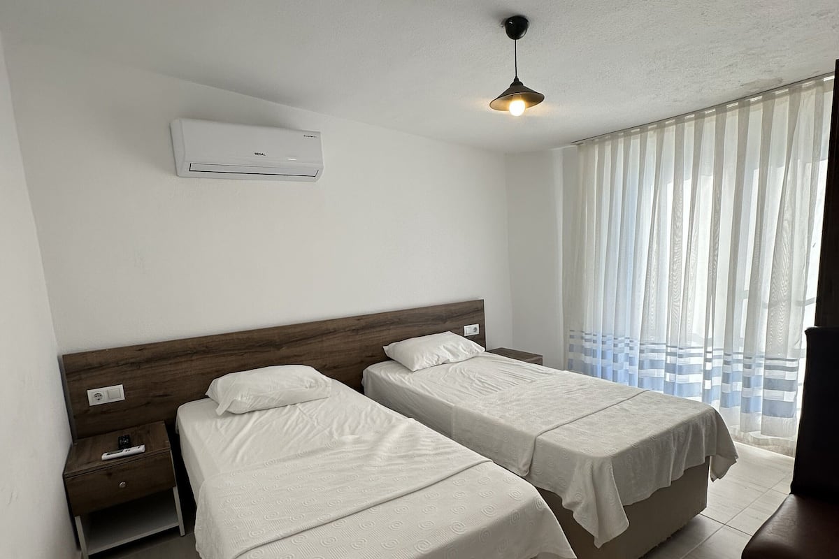 Kahden hengen kaupunkihuone (yksi tai kaksi sänkyä) | Ilmainen Wi-Fi, vuodevaatteet