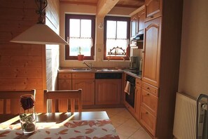 Stovetop, electric kettle, cookware/dishes/utensils - Hotel Ferienanlage Zum Silberstollen (Altenberg)