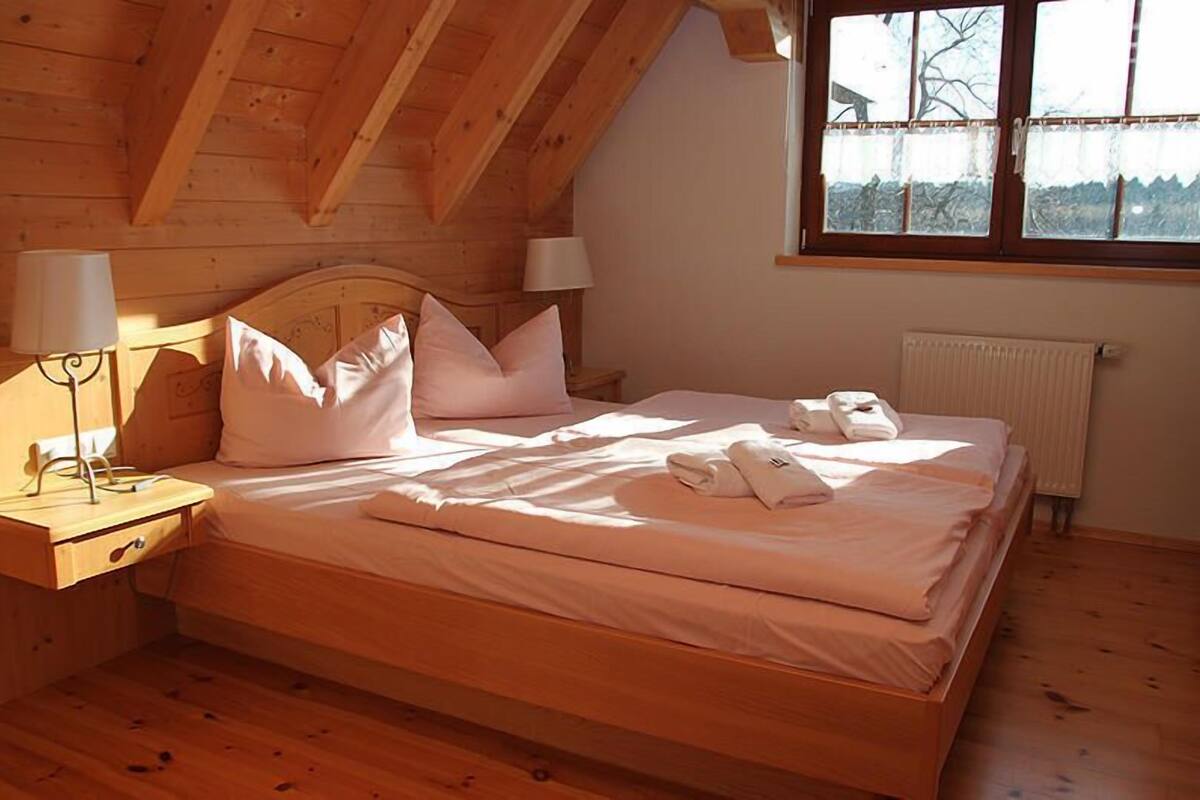 Family Apartment | Free WiFi, bed sheets