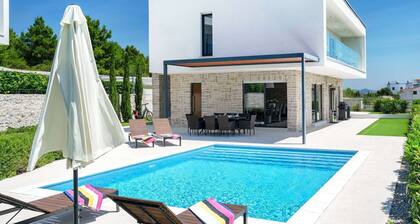 Villa Carrera- modern villa for 10 guests with a pool and hot-tub close to the beach by MyWaycation