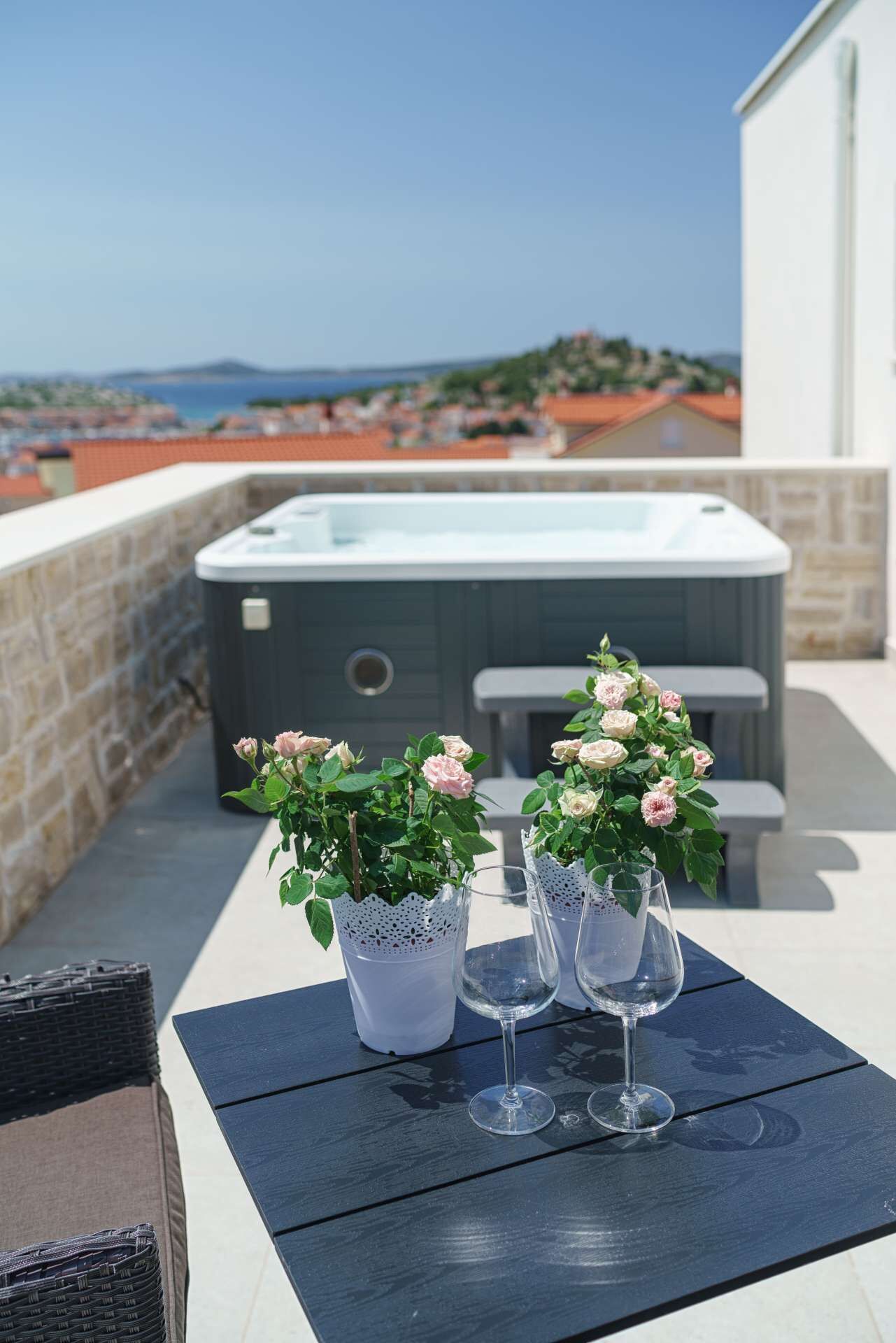 Outdoor spa tub