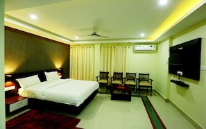 Rollaway beds, free WiFi, bed sheets - Hotel Brahmaputhra (Chavakkad)