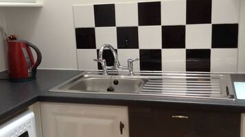 Cottage | Private kitchen | Fridge, microwave, oven, stovetop