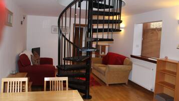 Cottage | Living area | 32-inch flat-screen TV with digital channels, TV, Netflix