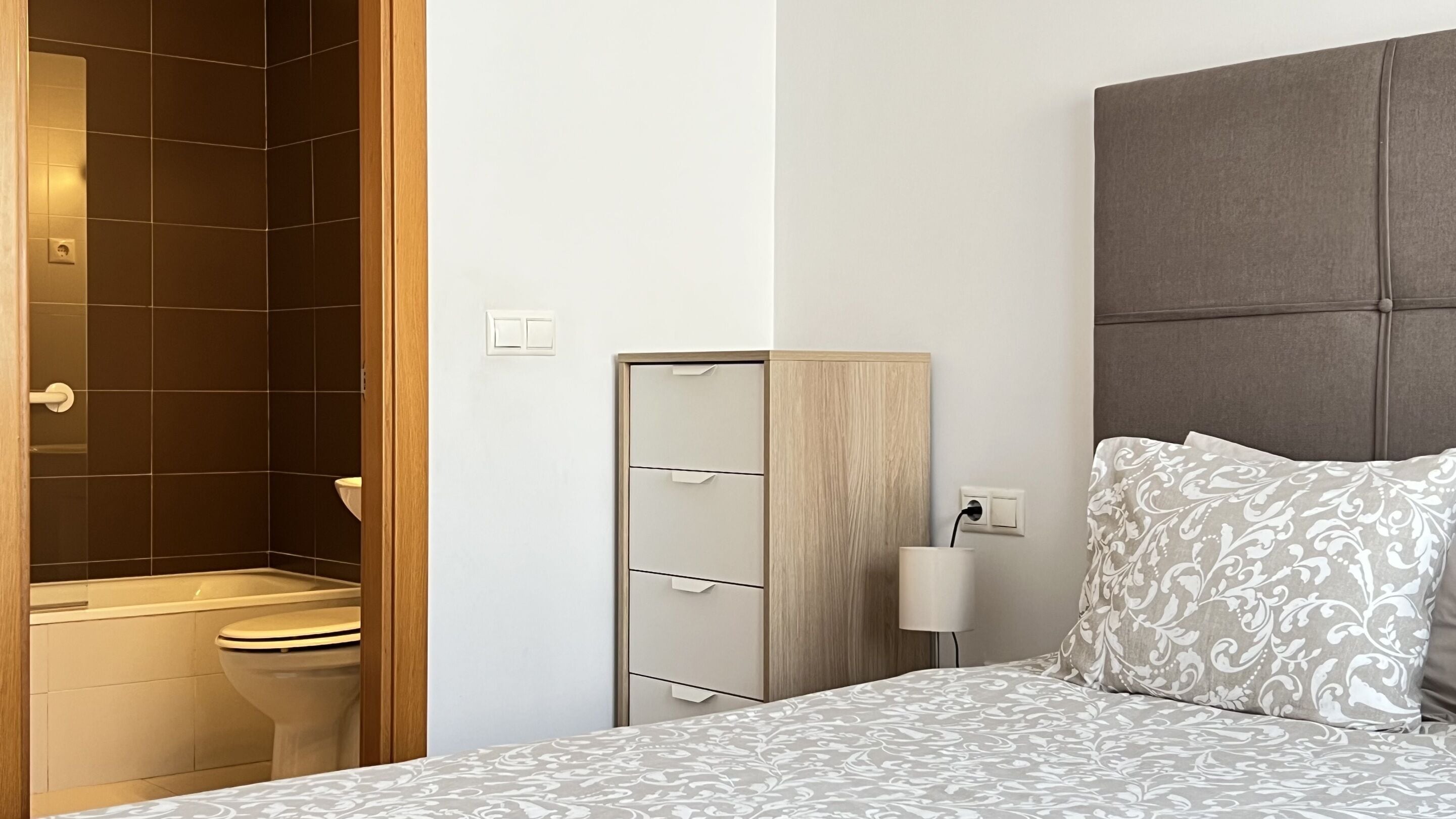 1 bedroom, individually decorated, individually furnished