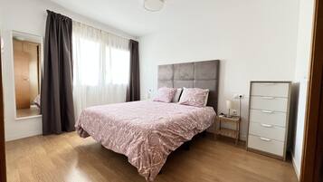Comfort-Apartment, mit Bad, Stadtblick (PALO 2) | 1 Schlafzimmer, Verdunkelungsvorhänge, Bügeleisen/Bügelbrett