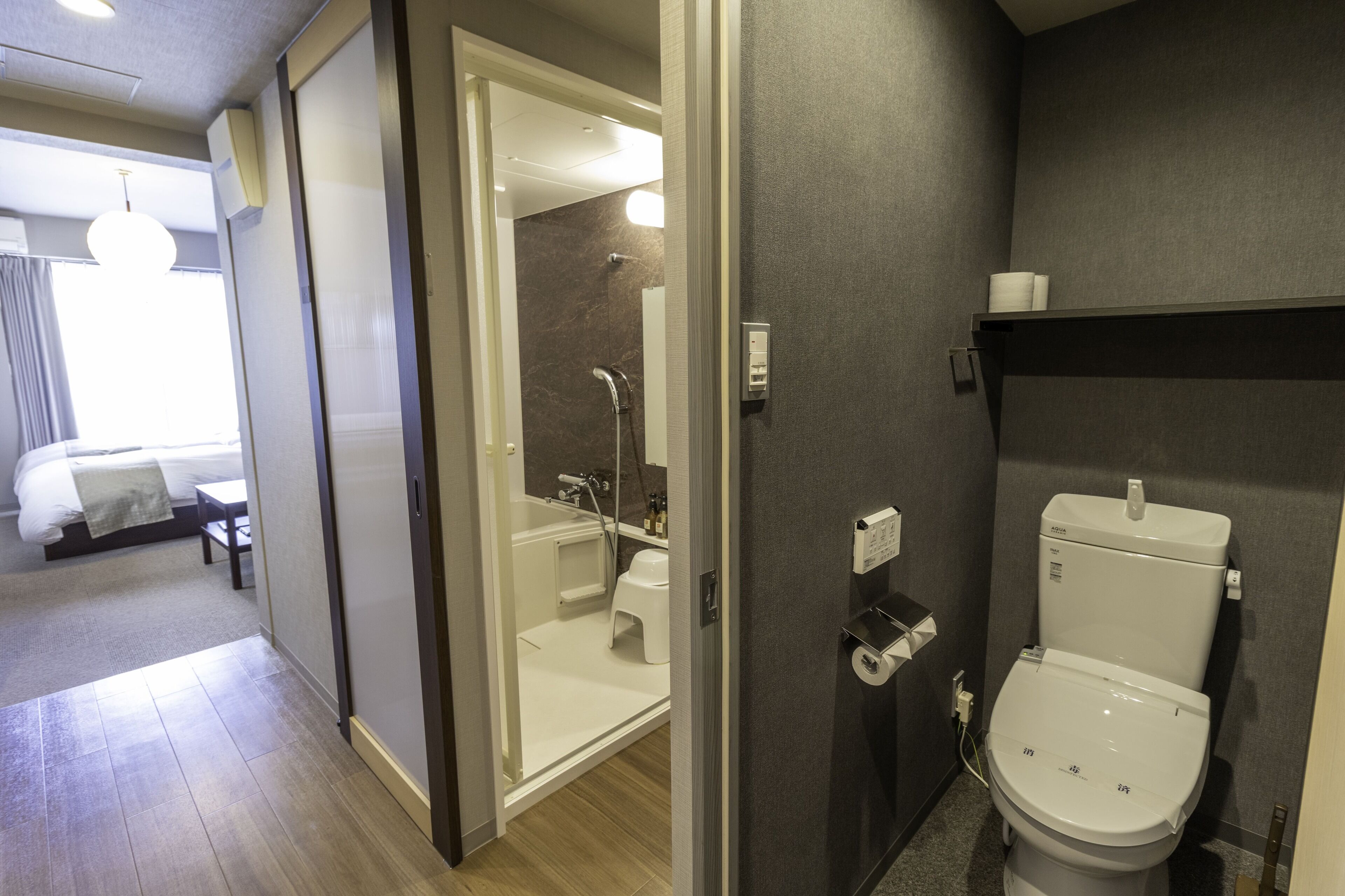 combined shower/bathtub, free toiletries, hair dryer, slippers