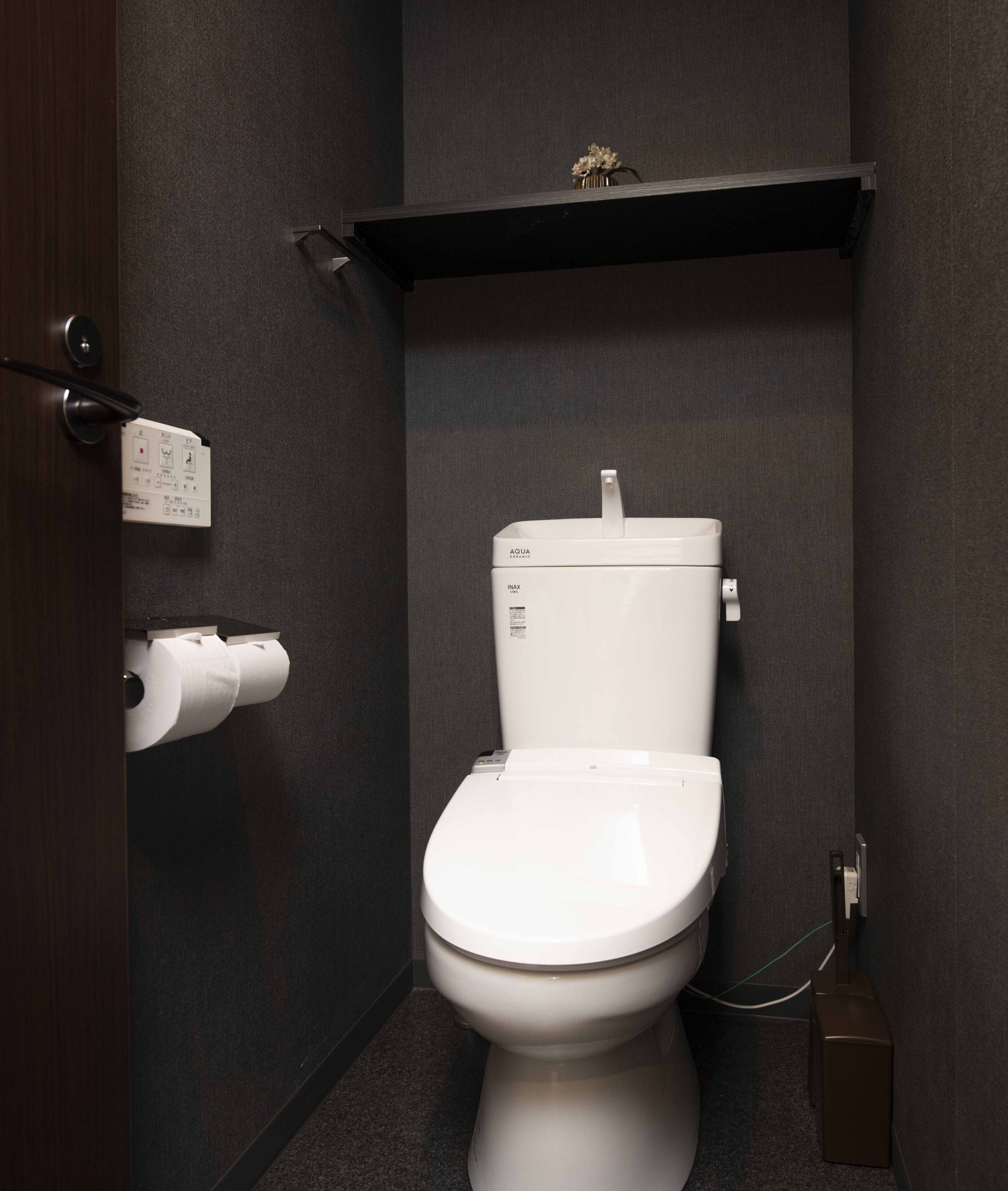 combined shower/bathtub, free toiletries, hair dryer, slippers