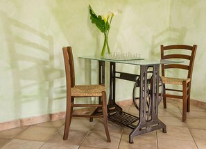 Double Room, 1 Queen Bed, Ground Floor (Mela) | 1 bedroom, individually furnished, desk, blackout drapes - B&B Agrialpi (Bricherasio)