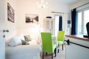 Studio Eksklusif, pemandangan gunung | Makan di kamar