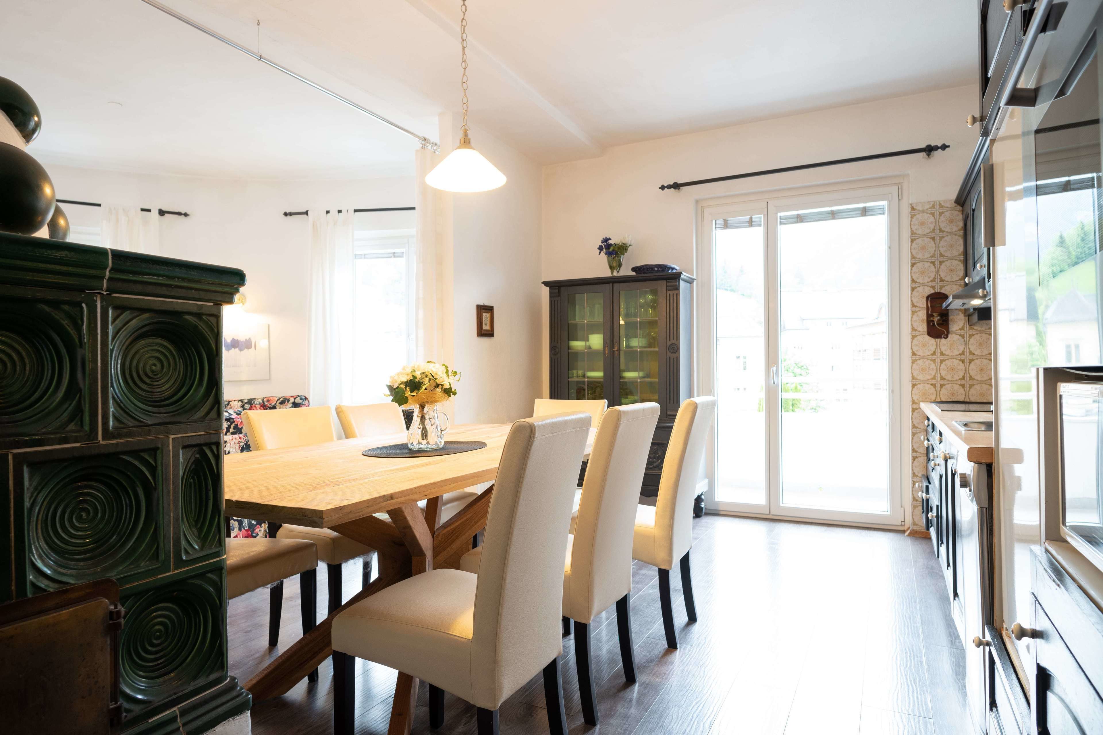 Apartament familiar, diversos llits, vistes a la muntanya | Cuina privada | Frigorífic gran, microones, forn i placa de cuina 