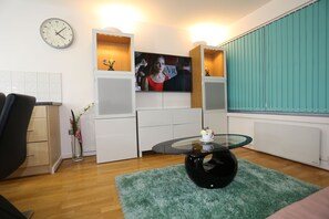 Apartment, 2 Bedrooms | Living area