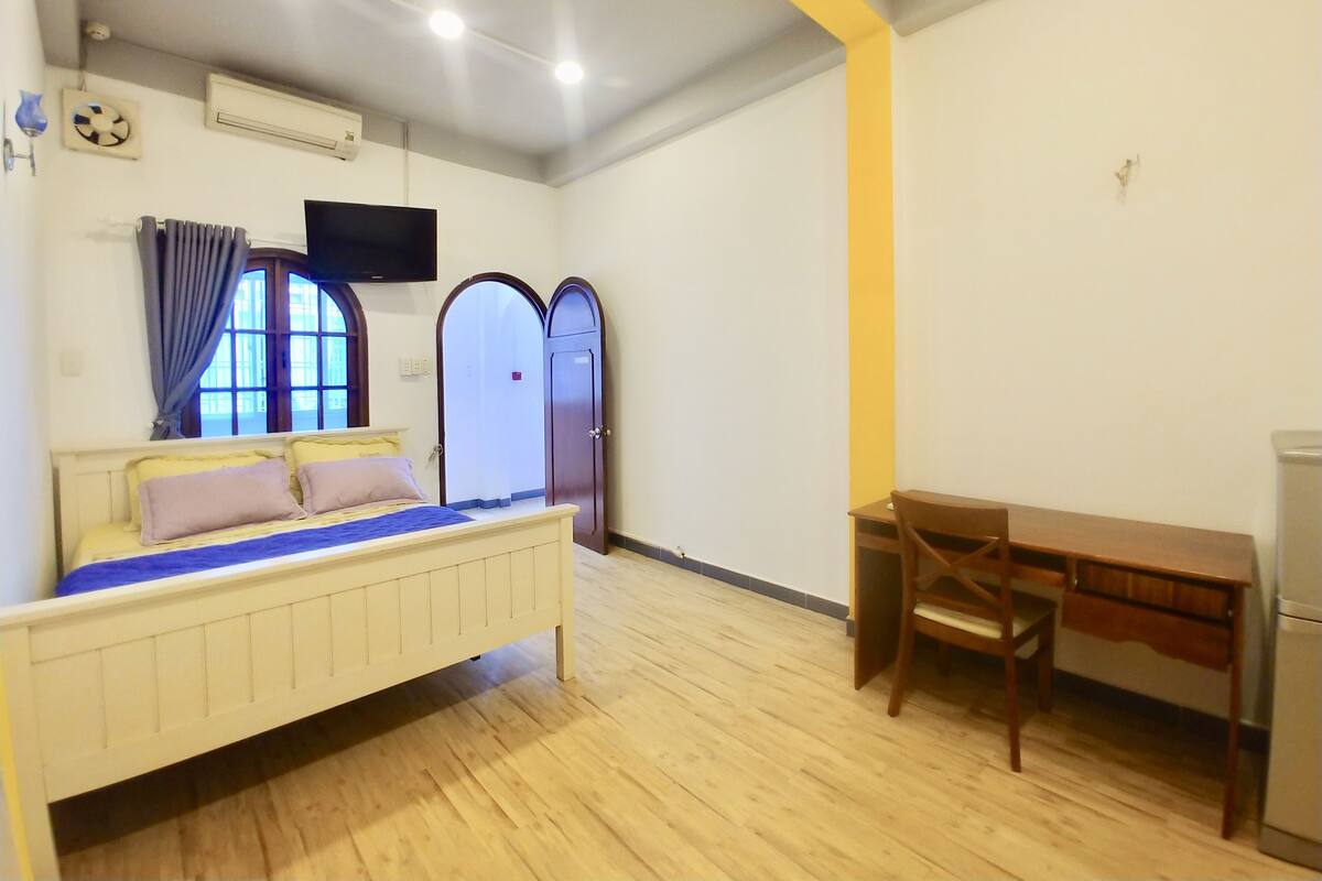 Minibar, desk, rollaway beds, free WiFi