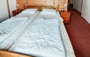 3 bedrooms, travel crib, free WiFi - Lovely home in ånimskog with WiFi (Ånimskog)