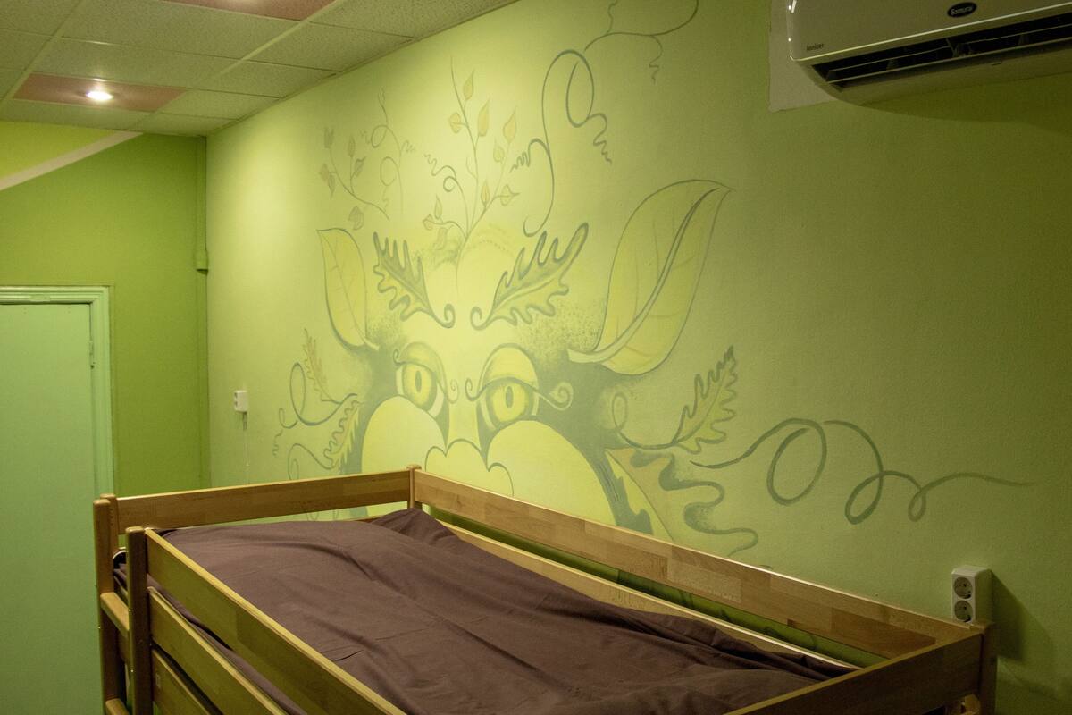 Ropa de cama hipoalergénica, escritorio y cortinas blackout 