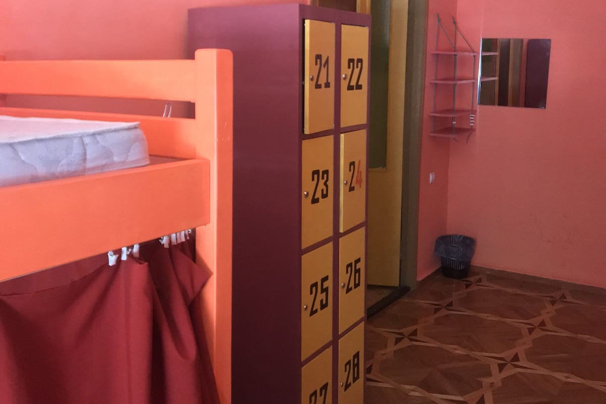 Dormitório compartilhado, em dormitório misto (8 beds) | Roupas de cama antialérgicas, escrivaninha, cortinas blackout