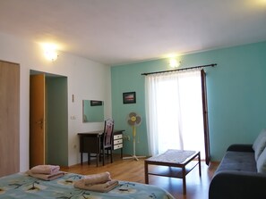3 bedrooms, free WiFi, bed sheets