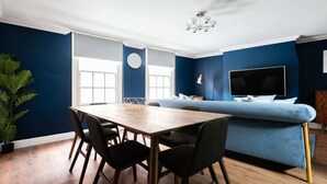Exterior - The Old Station House - Stylish & Central 2bdr Apartment (Oxford)