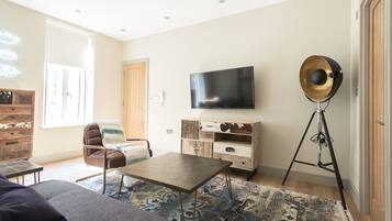 Huoneisto (1 Bedroom) | Olohuone | Älytelevisio