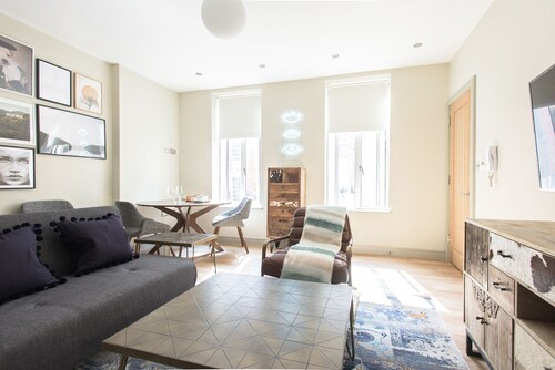 The Mayfair Parade - Trendy 1bdr Pied-a-terre in Central London