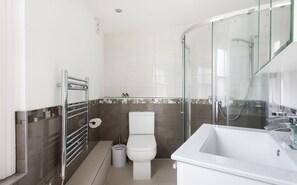 Bathroom - The New Bond Street Loft - Modern 1bdr City Centre Apartment (London)