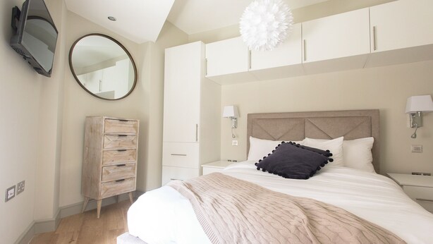 Apartment (1 Bedroom) | 1 Schlafzimmer, Bügeleisen/Bügelbrett, kostenloses WLAN, Bettwäsche