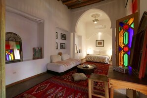 Suite Deluxe (Salma) | Decoración individual, mobiliario individual, sistema de insonorización