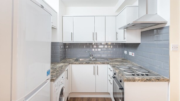 Basic Apartment, 2 Double Beds, Kitchen | Private kitchen - Two Bedroom Flat in Deptford (London)
