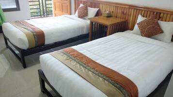 Habitación estándar con 1 cama doble o 2 individuales | Escritorio, sistema de insonorización, wifi gratis