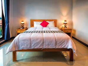 Desk, soundproofing, free WiFi - Full Moon Guest House (Kalaw)
